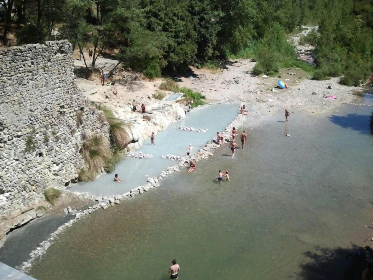 Isola Delle Api Hotell Bagni Di Petriolo Eksteriør bilde